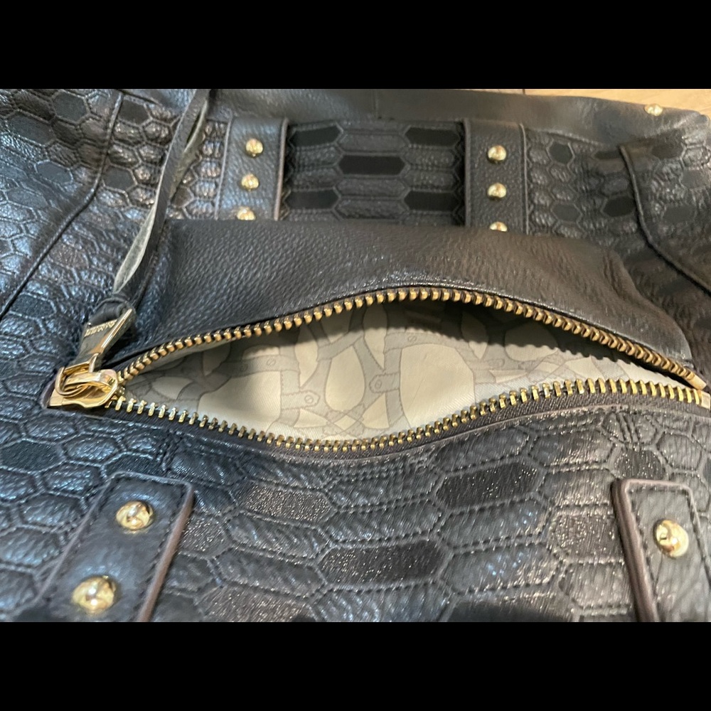 Aimee Kerstenberg tote with cross body strap - Picture 9 of 11
